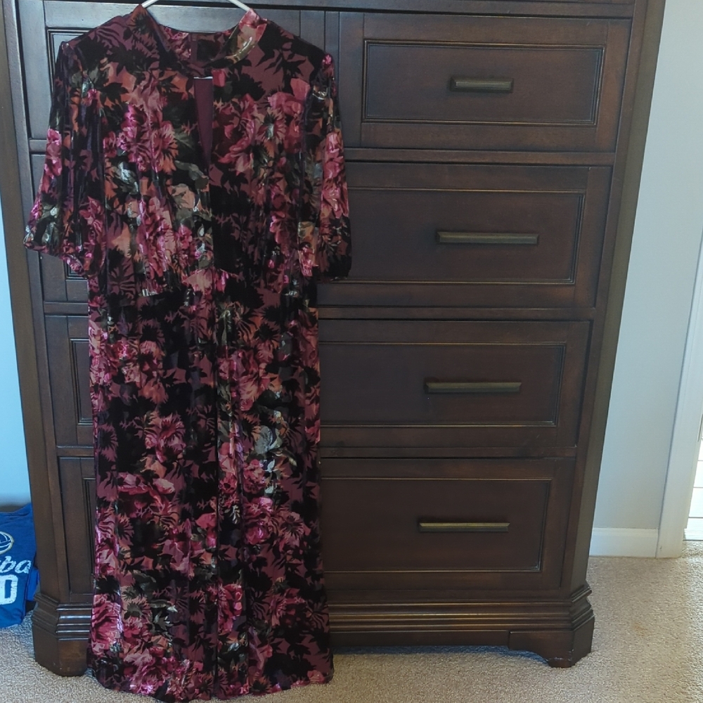 Maggy London Pink and Black Floral Long Sleeve Dress